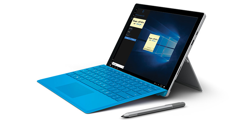 Left facing Surface Pro 4 with Surface Pen and blue type cover | Surface Pro 4 tourné vers la gauche avec stylet Surface et clavier Type Cover bleu