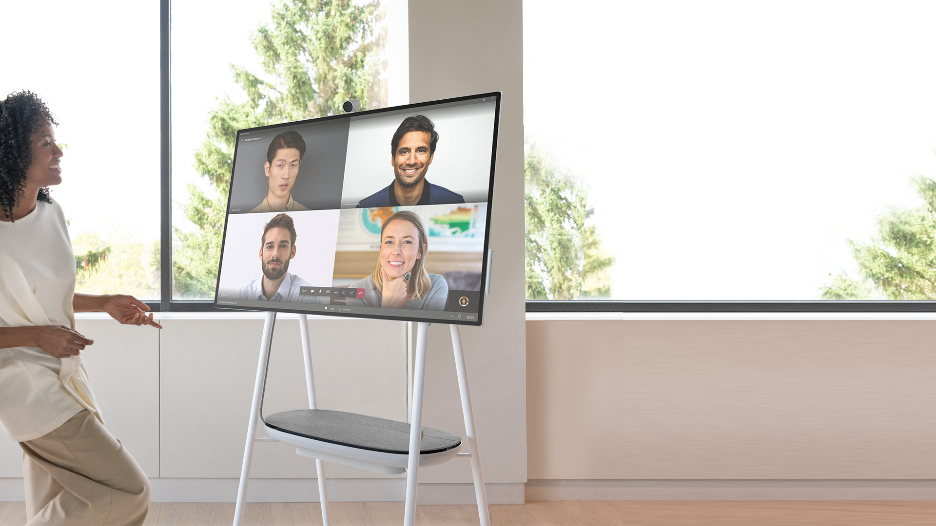 RE2OLZV - Surface Hub 2S, an all-in-one digital interactive whiteboard fosters team collaboration.