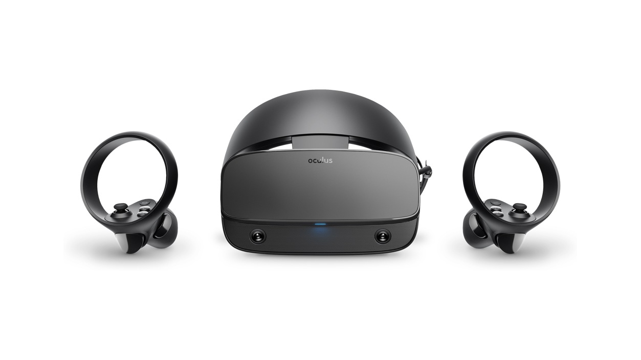 Oculus Rift S from the front with controllers