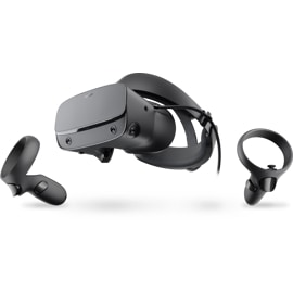 Oculus Rift S with controllers from a front angle