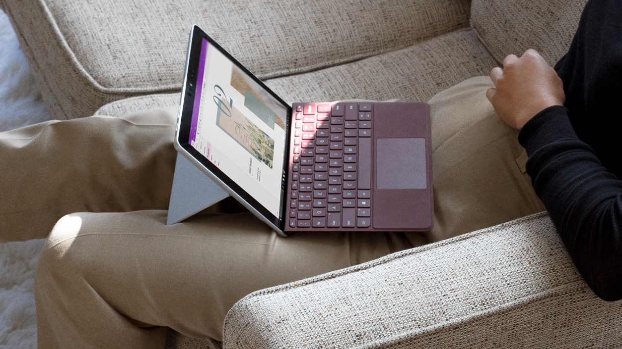 【美品】Surface Go 8GB/128GB Signatuerタイプカバー