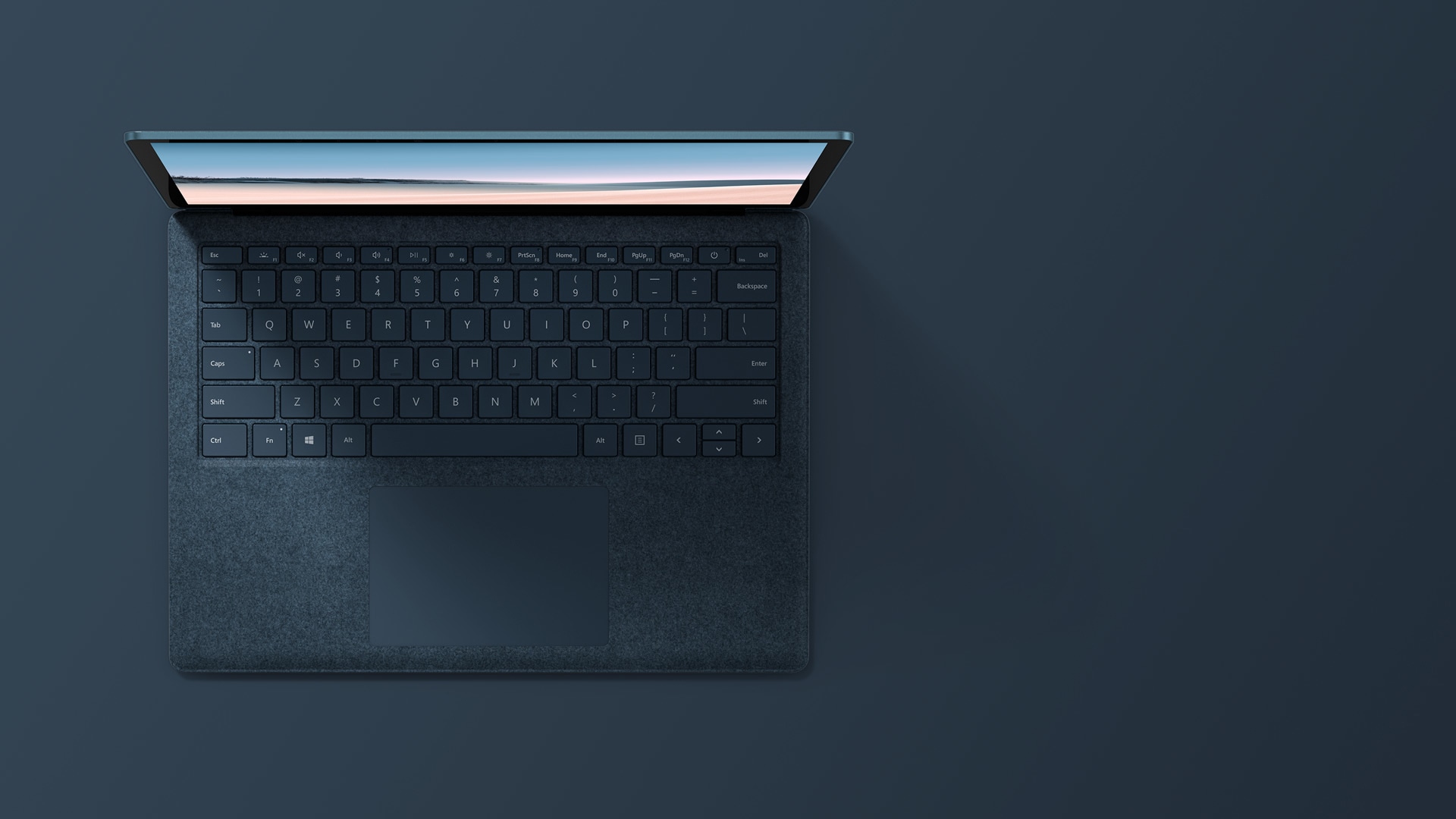 Alcantara® 素材を使用したコバルトブルーの 13.5 インチ Surface Laptop 3