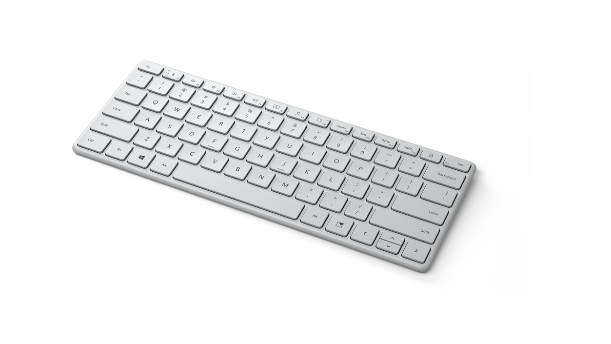 斜めから見た Microsoft Designer Compact Keyboard (モンツァ グレー)。 