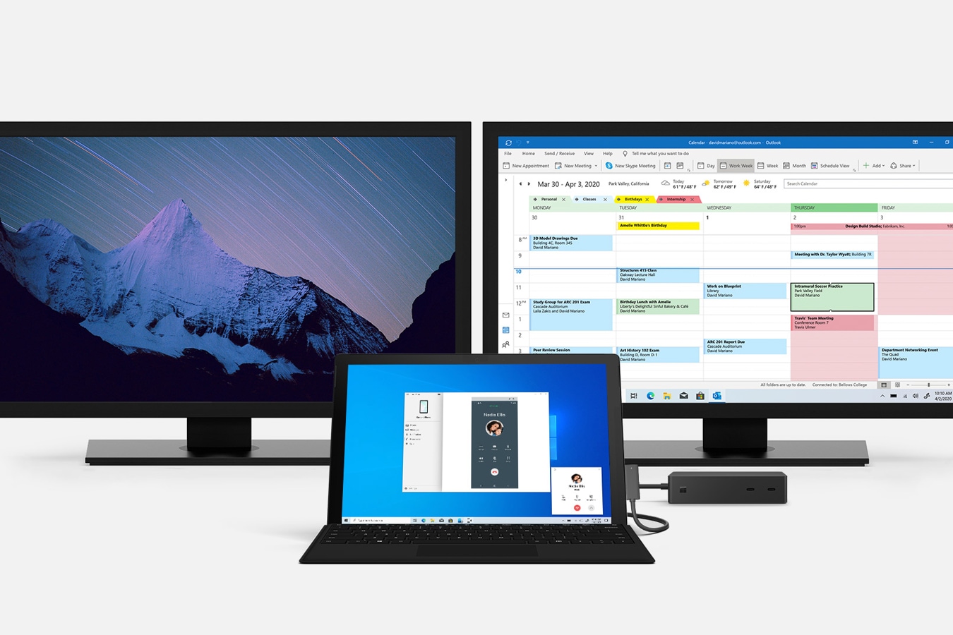 Un computer Surface Pro 7 e Surface Dock 2 connessi a diversi monitor di grandi dimensioni