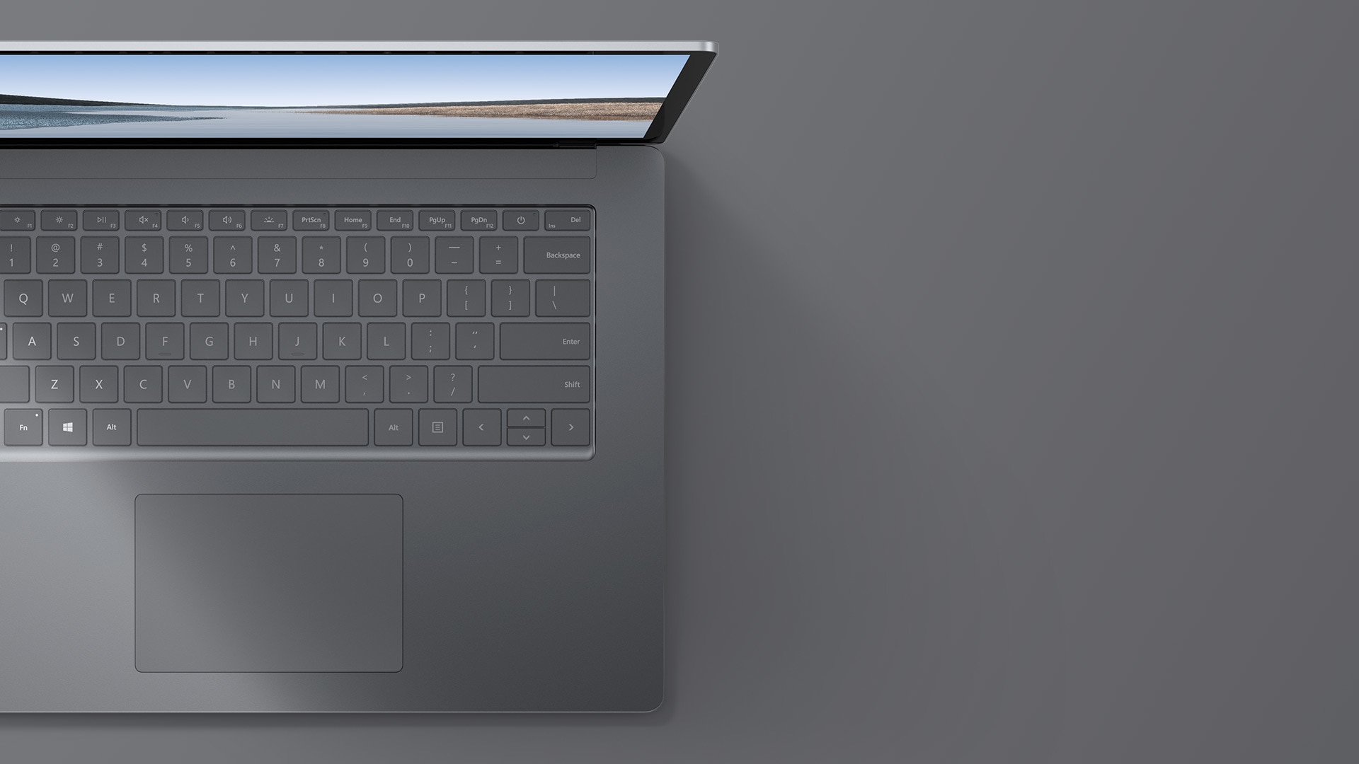 15 吋白金色 Surface Laptop 3 的俯視圖