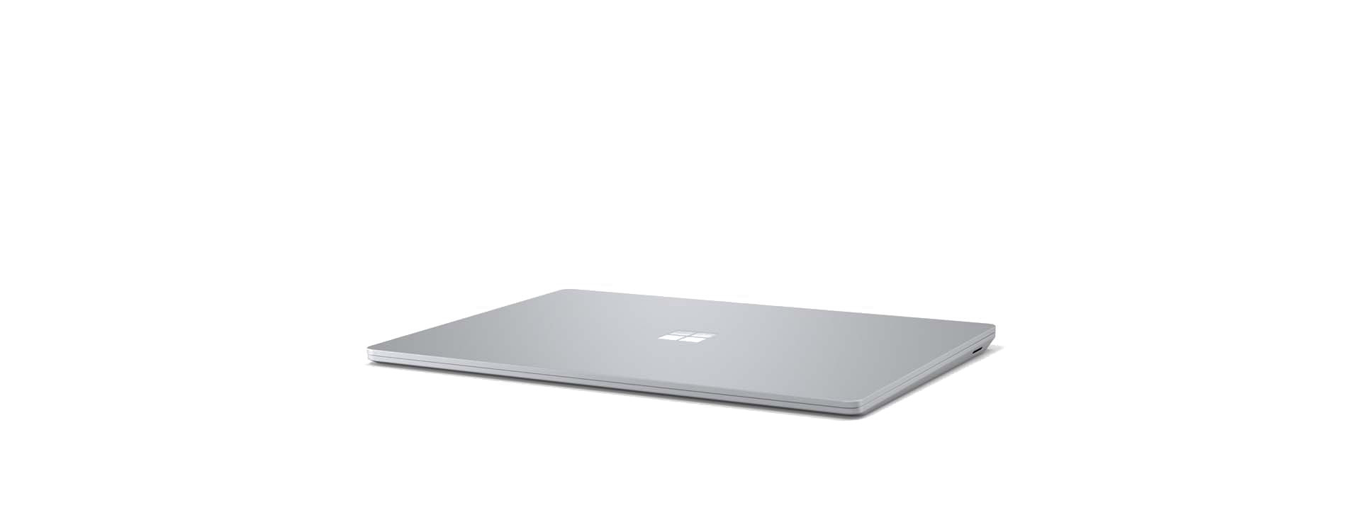 Surface Laptop 3 ในแนวเฉียงพร้อมหน้าจอที่ปิดอยู่