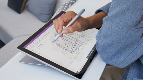A person uses Surface Pen to take notes in the Microsoft Whiteboard application on a Surface Pro 7+‎ device