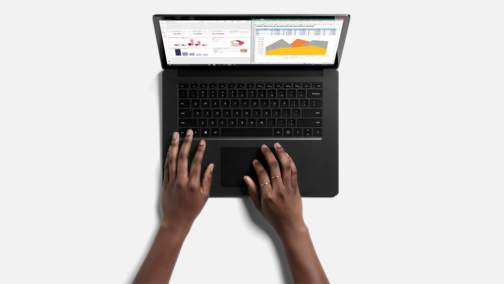Person arbeitet mit Surface Laptop 4 for Business auf dem Schoss.