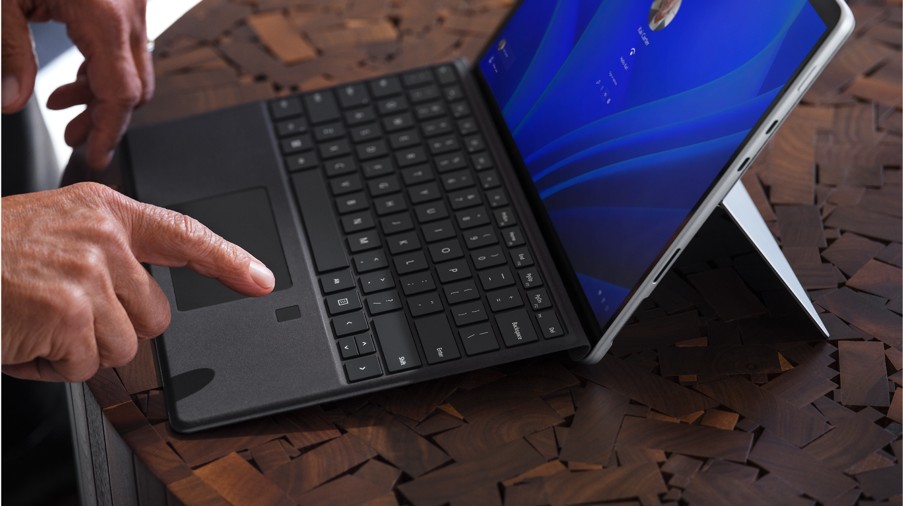 指紋認証センサー付き Surface Pro Signature キーボード - Microsoft Store