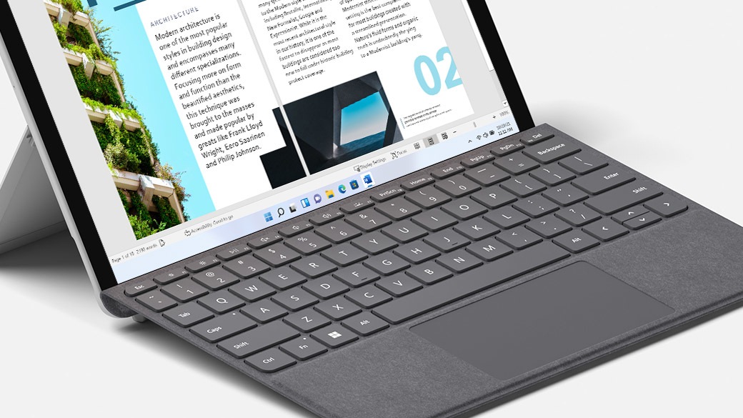 Záběr zblízka na klávesnici Surface Type Cover.