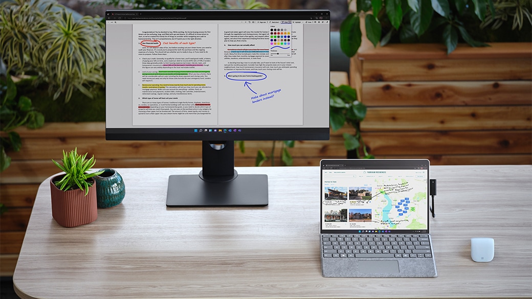 Pöydällä on Surface Pro X yrityksille -laite, näyttö ja hiiri.