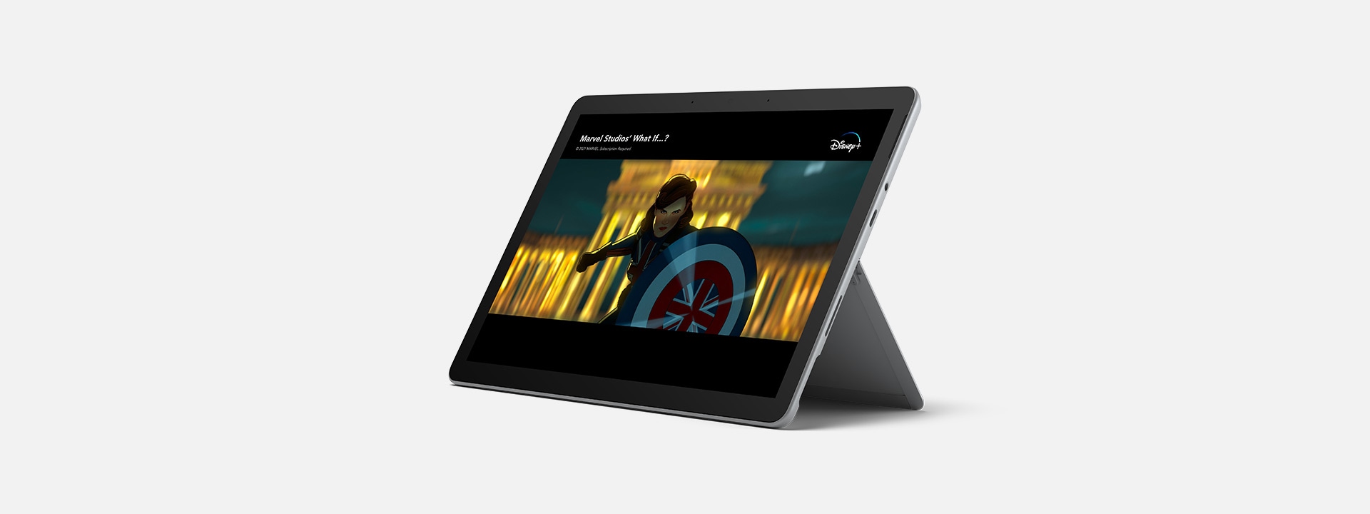 Surface Go 3 en mode pied multiposition intégré affichant un contenu exclusif Disney+.