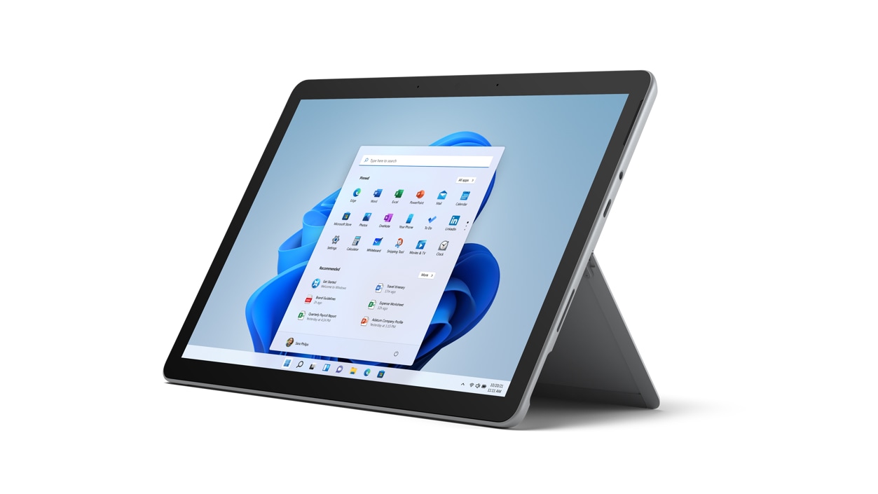 Een schuin aanzicht van Surface Go 3 in de kleur platina.