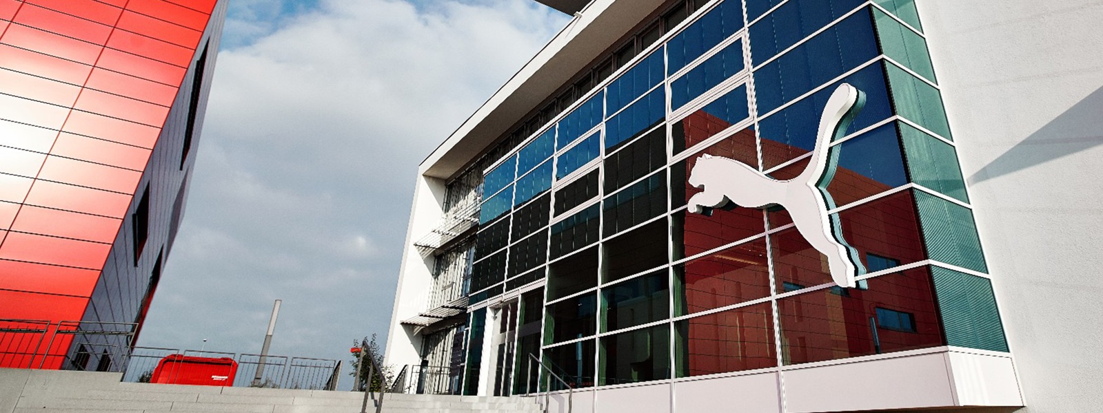 Das Bild zeigt das Puma Firmengebäude.
