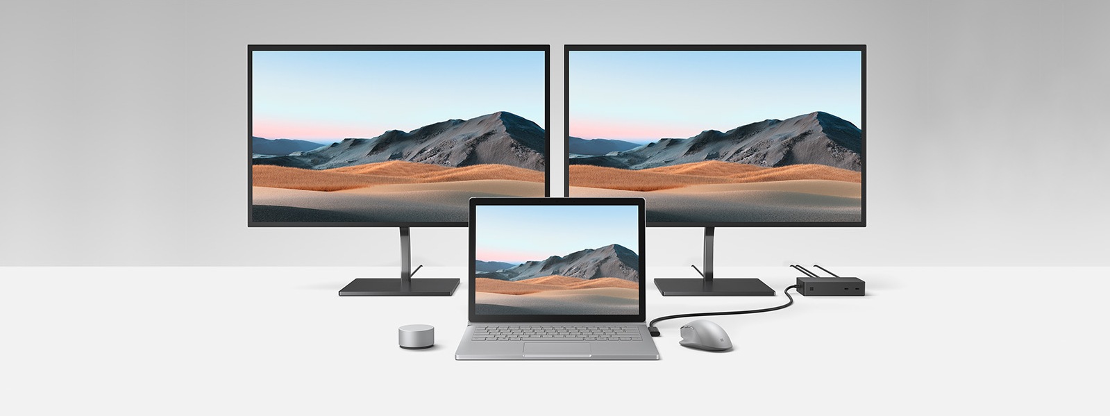 Surface Book 3 通过 Surface 扩展坞连接到双 4K 显示器以及 Surface Dial 和 Surface 精准鼠标