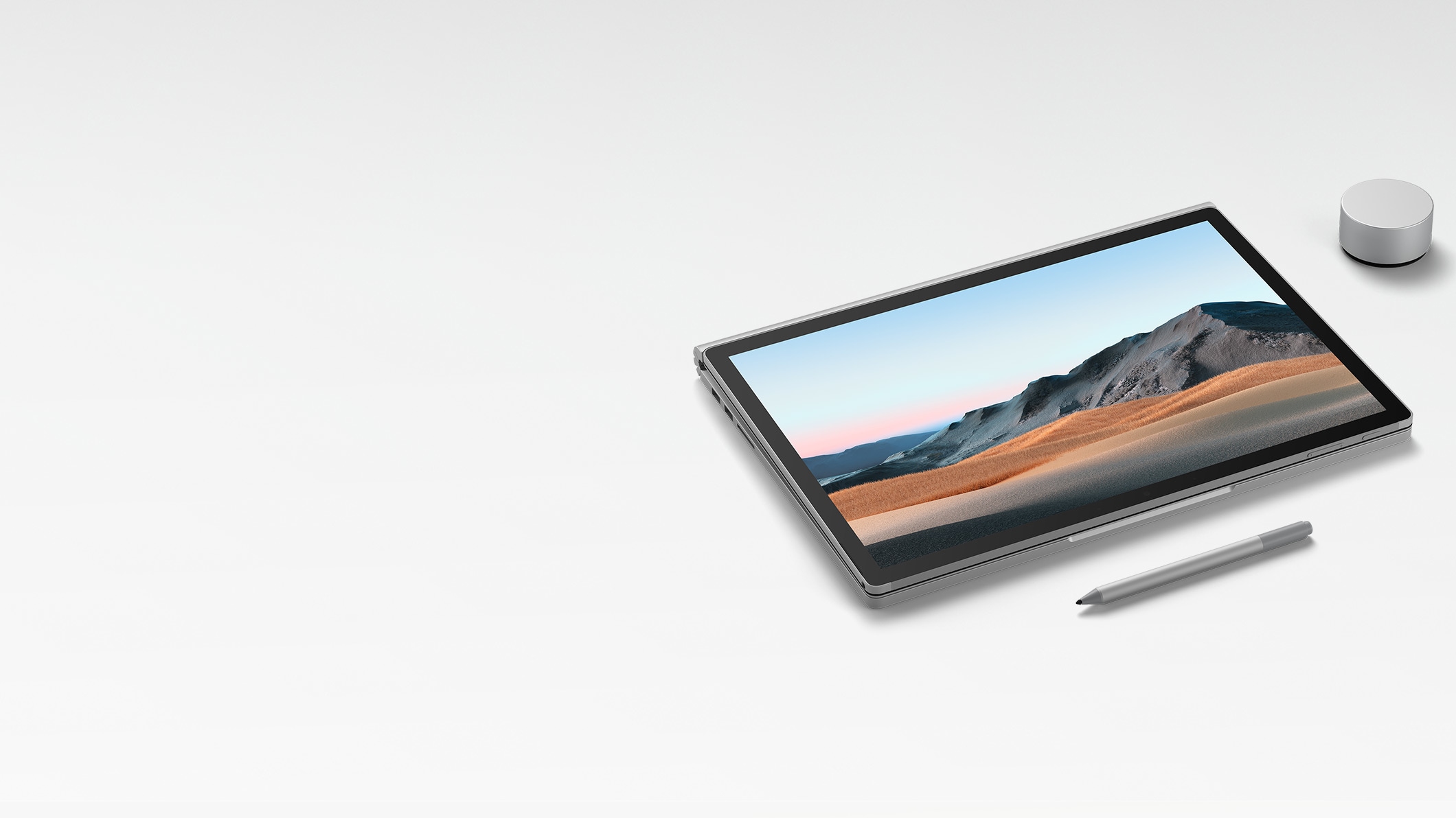 Surface Book 3 ในโหมดสตูดิโอ พร้อมปากกา Surface และ Surface Dial