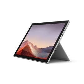 Vue en angle de la Surface Pro 7 en finition platine en mode ordinateur portable sur son support intégré