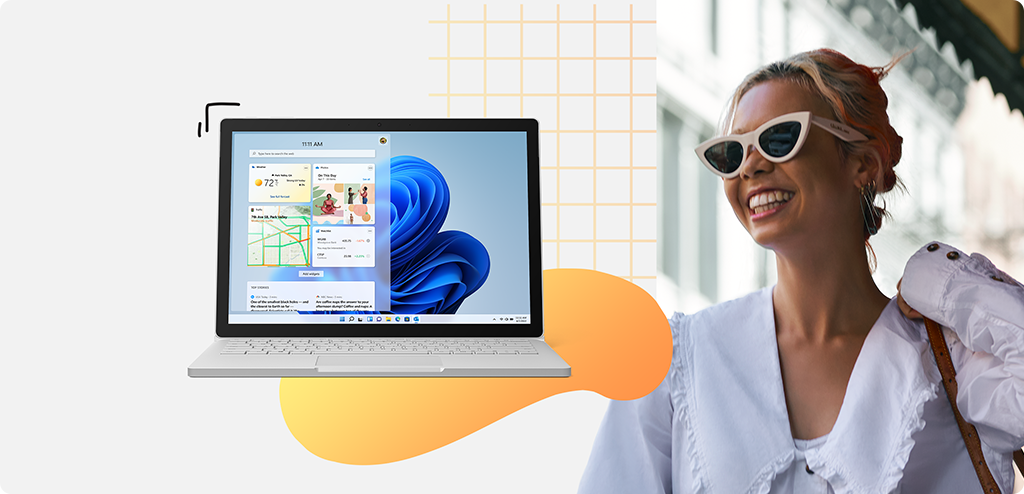 Ordinateur portable ouvert avec des widgets à l'écran et une femme portant des lunettes de soleil et souriant
