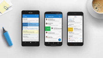 Điện thoại thông minh hiển thị ứng dụng Outlook