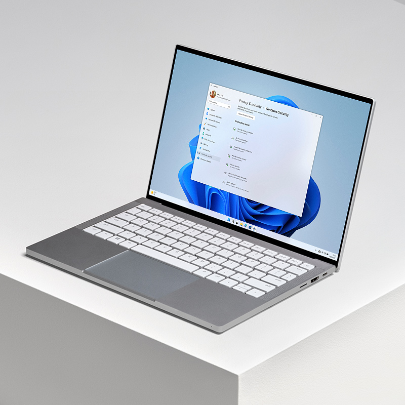 笔记本电脑，屏幕上显示有“隐私和安全”窗口