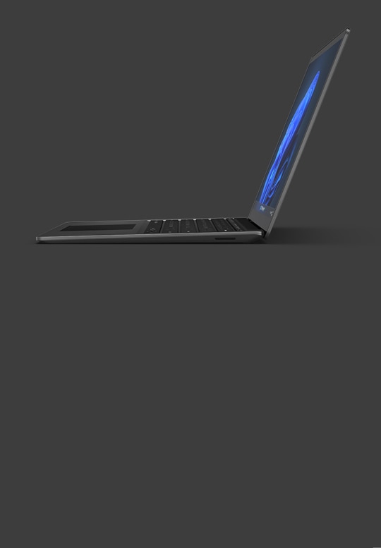 显示典雅黑颜色金属饰面的 13.5 英寸 Surface Laptop 4
