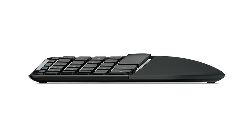 Vista lateral de Microsoft Sculpt Ergonomic Keyboard