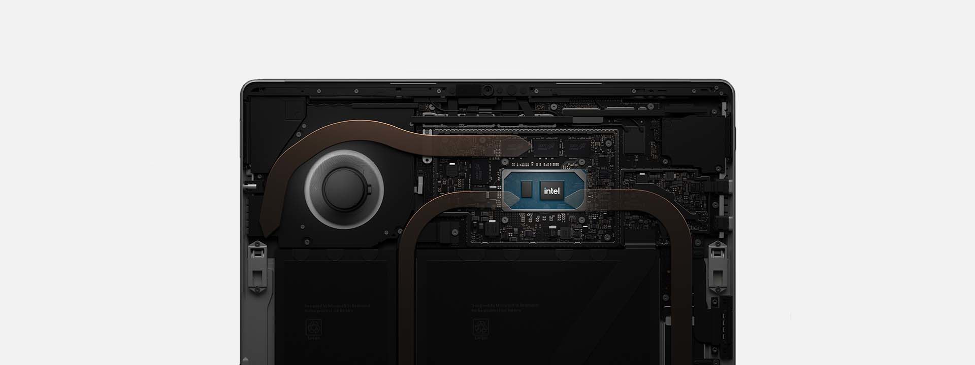 表示 Surface Pro 8 的內部硬體，顯示散熱冷卻系統