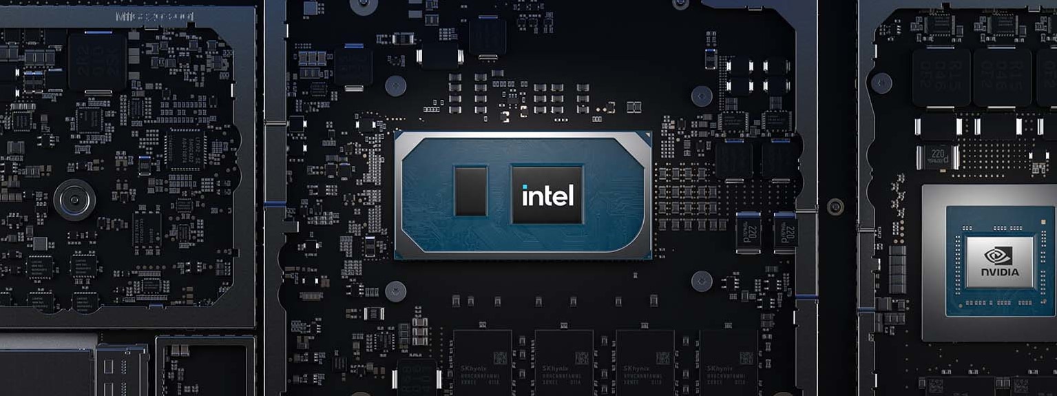 Primer plano de Intel® Core™ de cuatro núcleos dentro de un dispositivo Surface Laptop Studio
