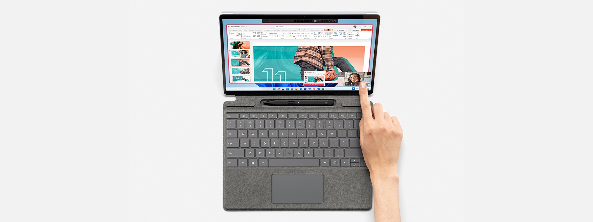 Surface Pro 8 показан с клавиатурой Pro Signature Keyboard и Slim Pen 2.