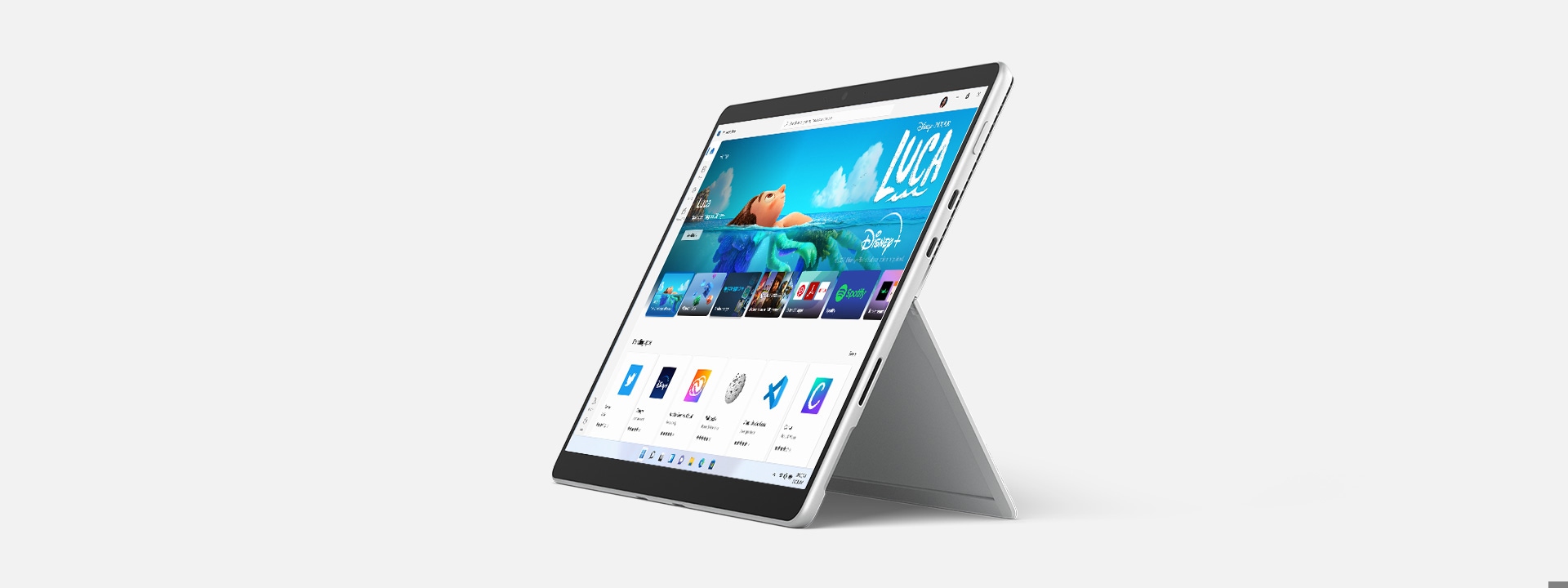 Surface Pro 8 en modo soporte trasero con Microsoft Store.