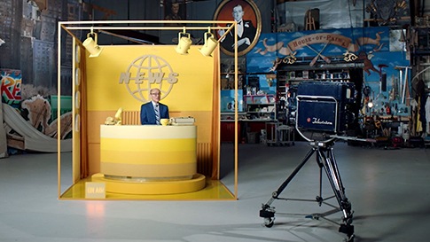 Een nieuwsbureau in een live uitzendstudio.