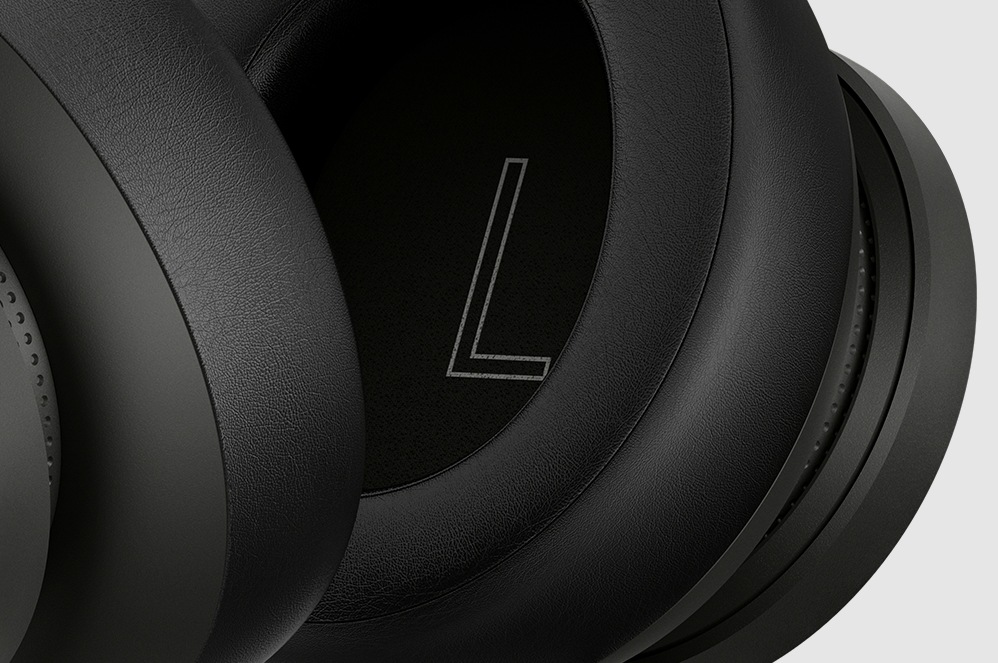 Close up of the left ear speaker of the Xbox Stereo Headset 
