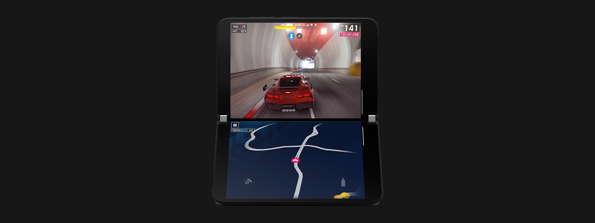 Surface Duo 2 avec Asphalt 9 affiché sur deux écrans.