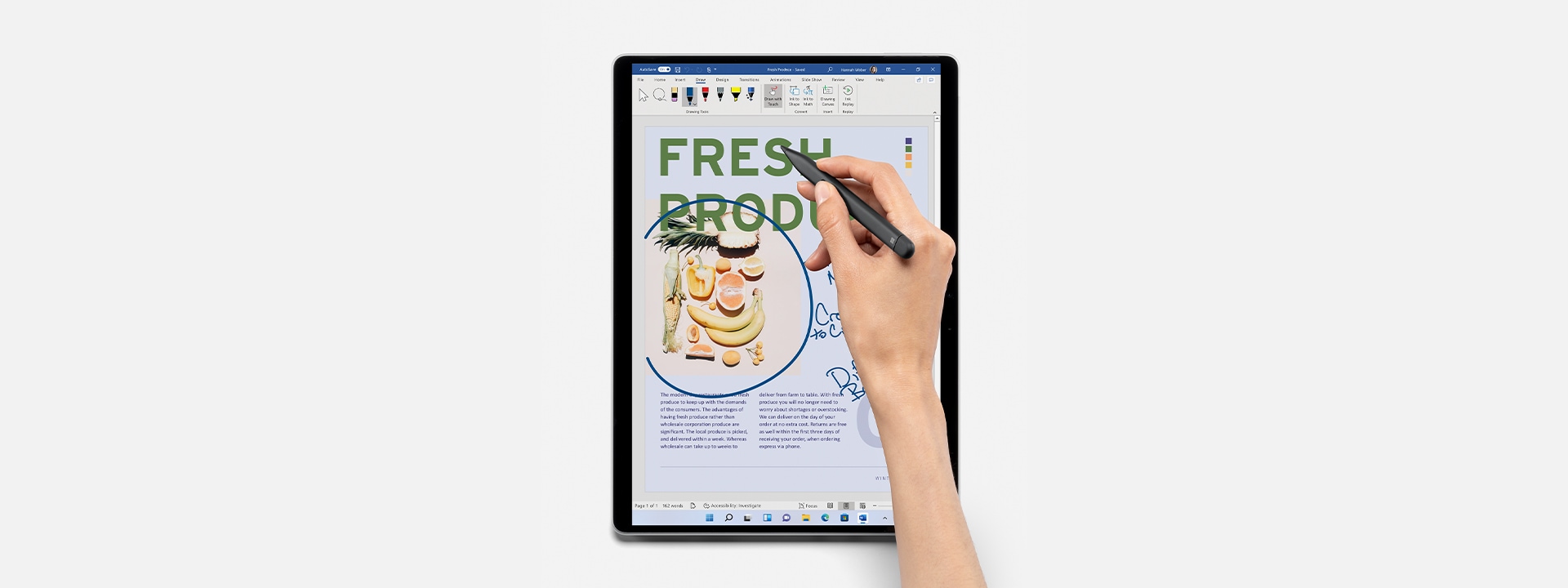Surface Pro 8 ที่กำลังแสดง Microsoft Word