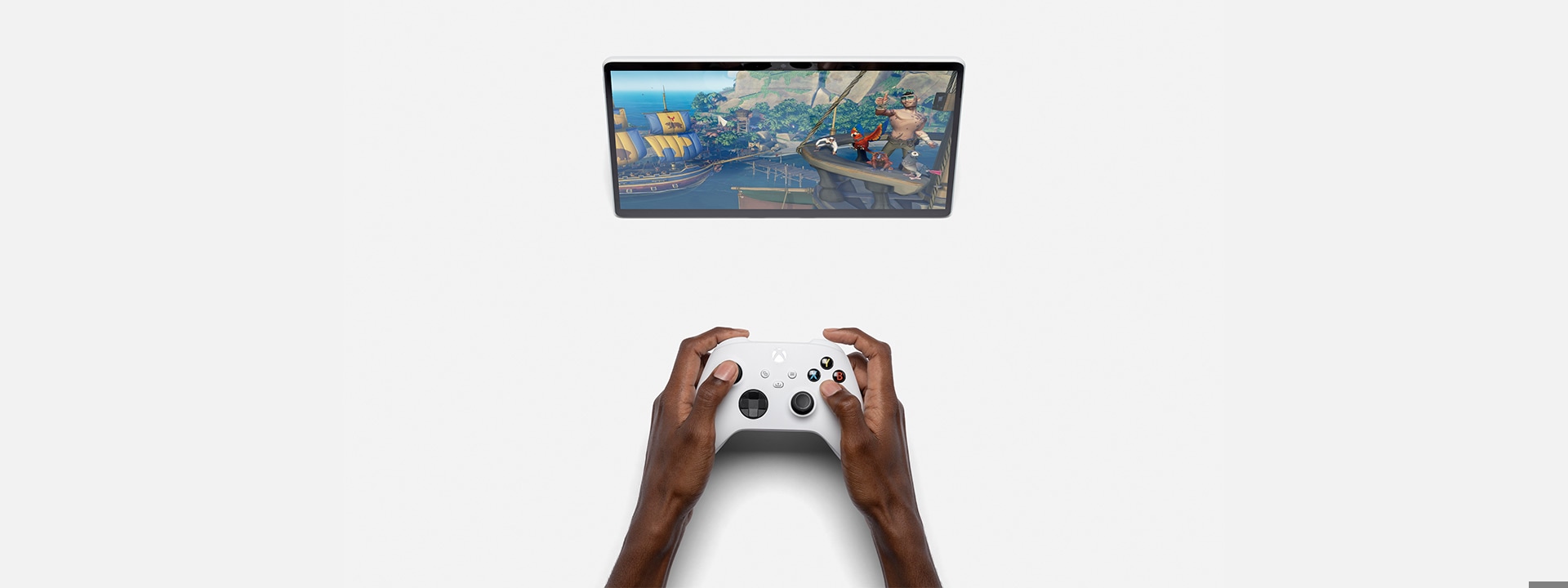 جهاز Surface Pro X معروض مع تطبيق Xbox وأداة تحكم Xbox.