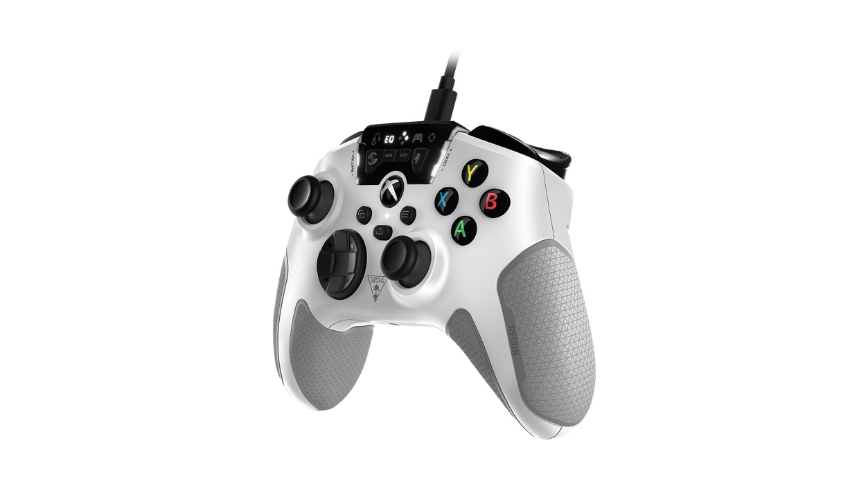 Turtle Beach Recon Controller in White front left facing view