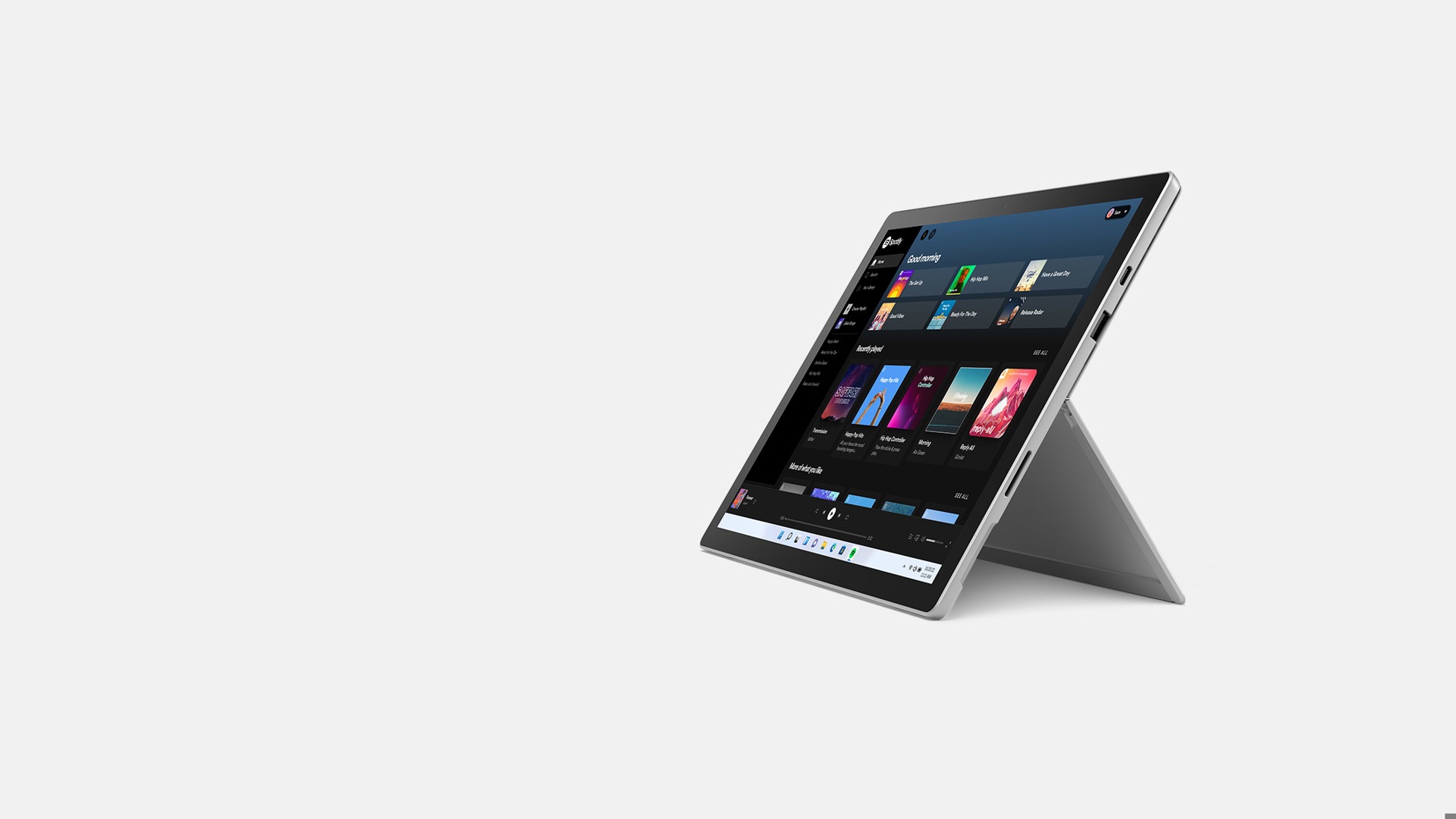 جهاز Surface Pro 7+ في وضع الحامل.