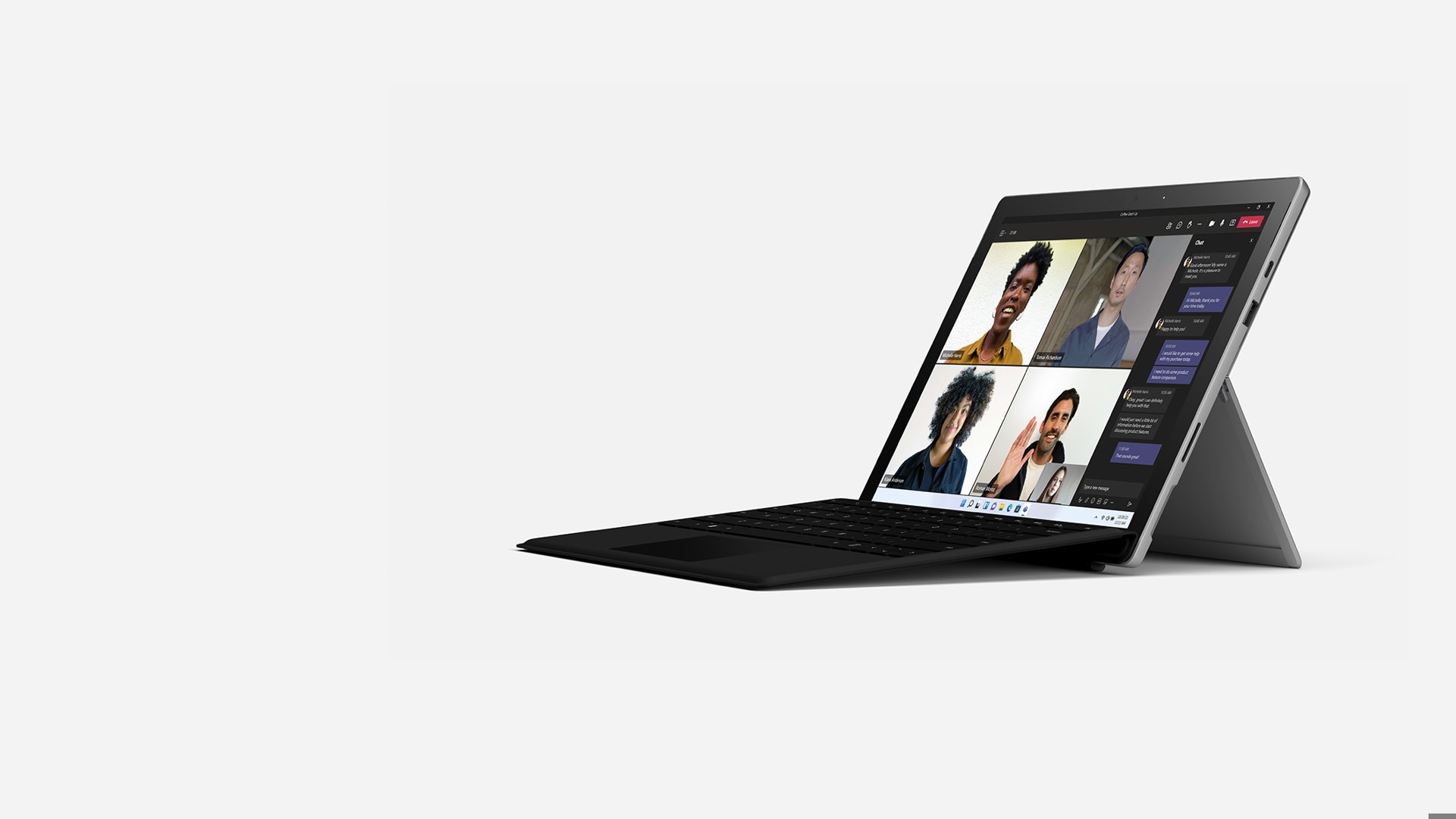 جهاز Surface Pro 7+ يُستخدم كجهاز كمبيوتر محمول.
