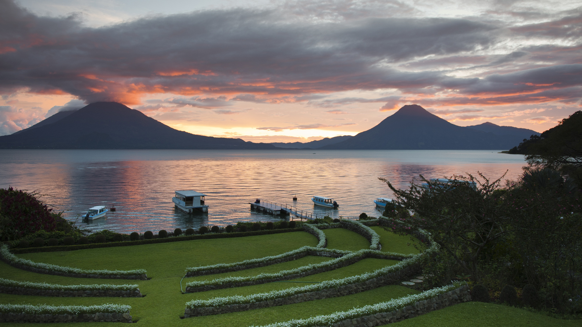 危地马拉的阿蒂特兰湖-www.todaybing.com 必应壁纸 必应美图