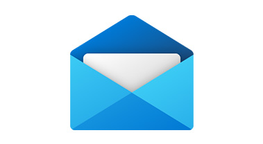 Blauer Umschlag mit eingestecktem Brief
