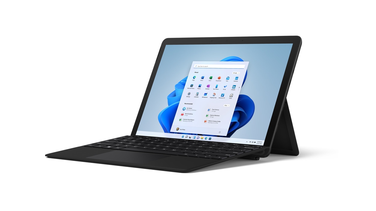Vista en ángulo del Surface Go 3 en color negro mate, ilustrado en modo portátil con una funda con teclado Surface.