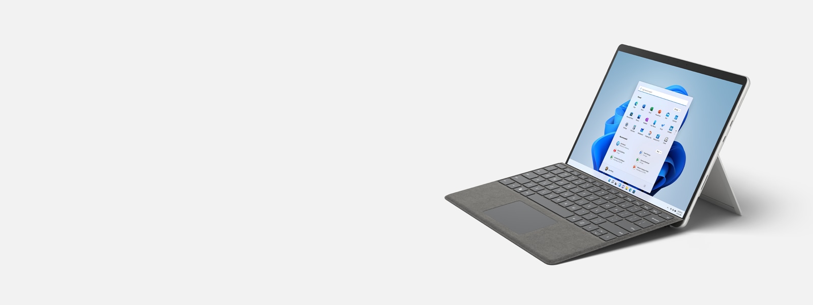 Imagen de un dispositivo Surface Pro 8 con una funda con teclado