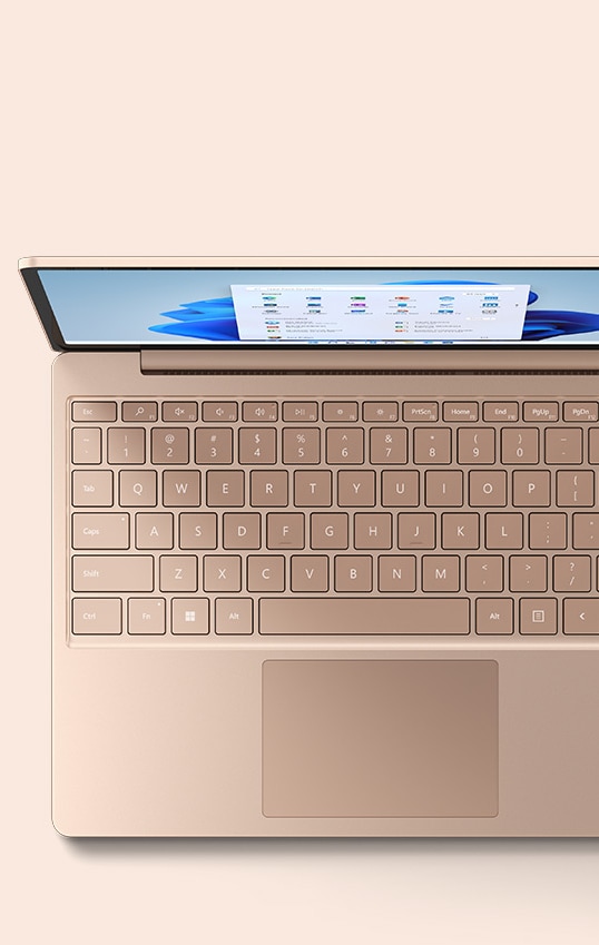Un Surface Laptop Go 2 couleur Sable vu d’en haut.
