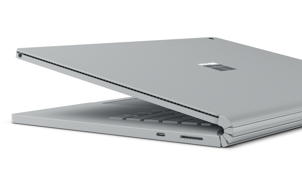 Nahaufnahme eines Surface Book 2, das gerade geschlossen wird
